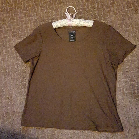 East 5th | Stretch Tee - Picture 2 of 2